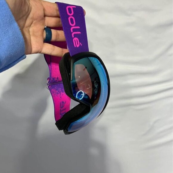 BOLLE girls snowboarding/skiing goggles. Pink/purple with blue mirror face. Exce - Picture 6 of 8